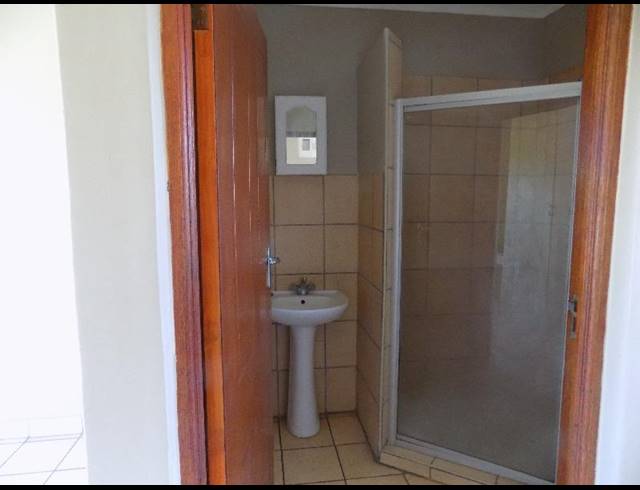 1 BEDROOM PROPERTY TO RENT IN DIE BULT